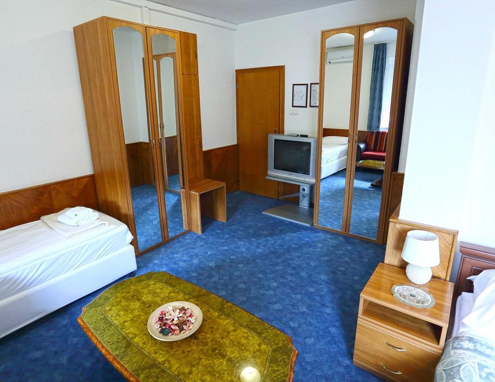 Hotel Wesselenyi Gyor Exterior photo